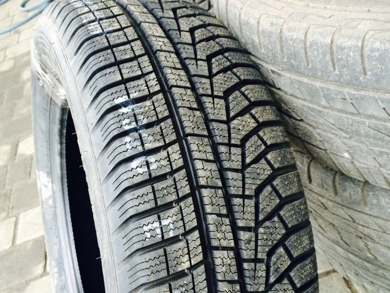 Hankook Winter i*cept evo2 SUV W320A 275/40R22 107V