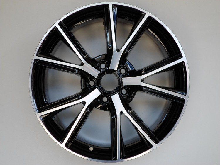 X'trike X-122 18x7.5" 5x114.3мм DIA 66.1мм ET 40мм BKFP