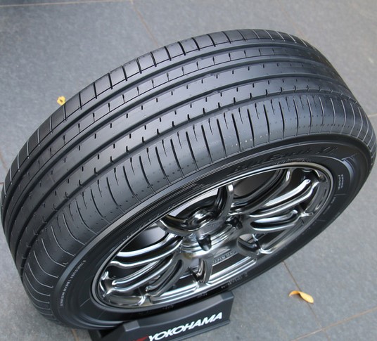 Yokohama BluEarth-XT AE61 225/65R17 102H